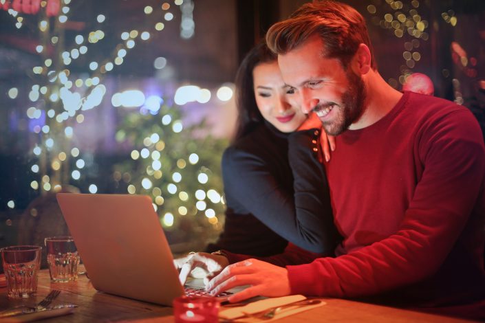 Couple signing up for 7 principles workshop